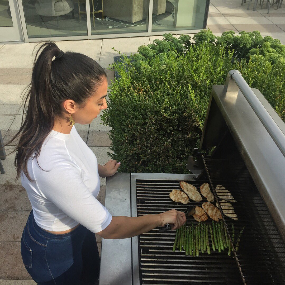 Samira_Ardalan's tweet photo. Grilling Season 🔥 #HealthyLiving #MediterraneanDiet https://t.co/uN4Ckwx6jv