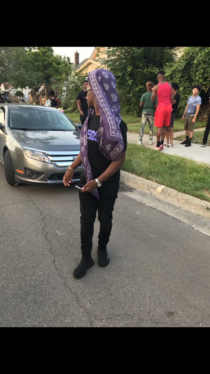 solidjon_'s tweet photo. Shoe box money ain't nun to me... #punchwork https://t.co/1s7bjpBe3D