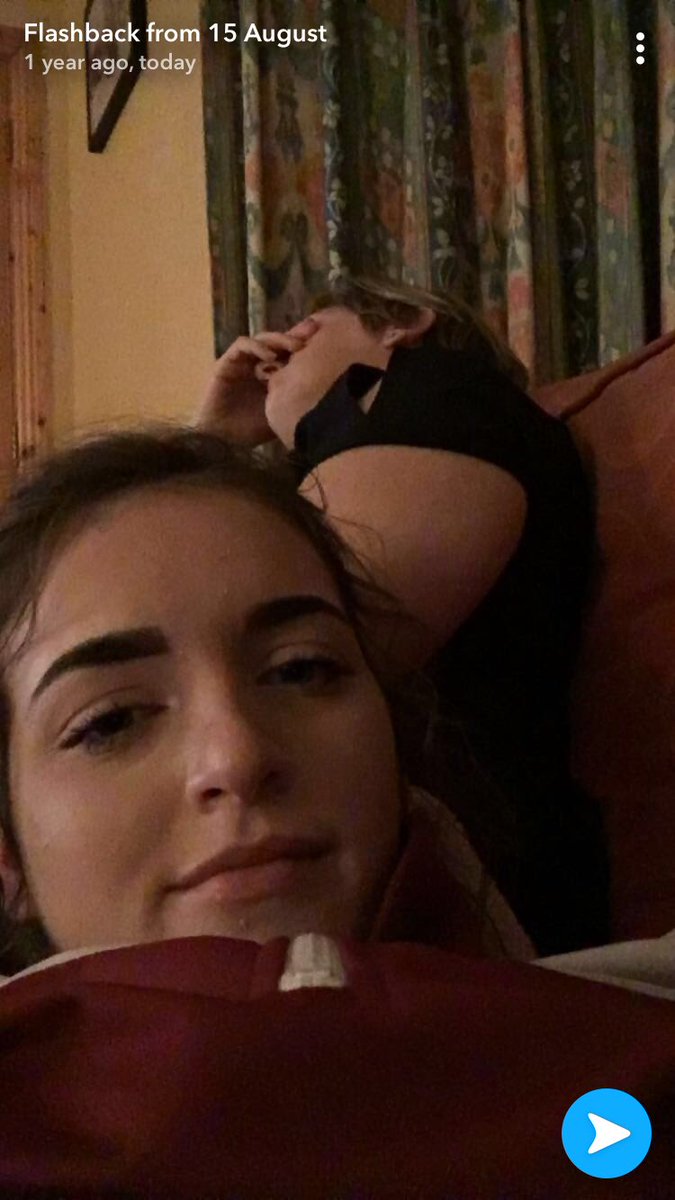 -chloebeech- tweet media