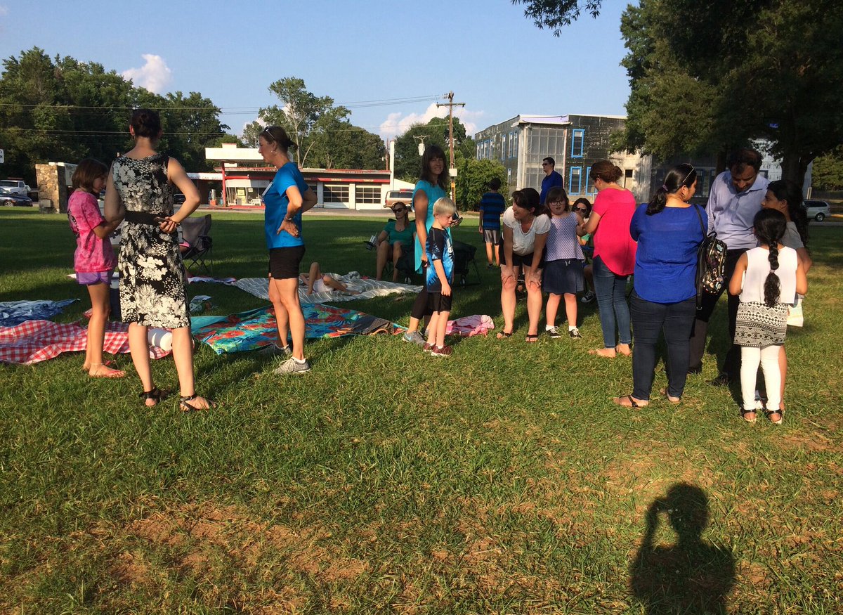 Chedrickteach's tweet photo. Loved meeting some of my students and their families for Popsicles in the Park today! Itβs going to be a great year! #PanthersEngaged #PKESAdmin #PKESAP https://t.co/5wNc5IWrt0