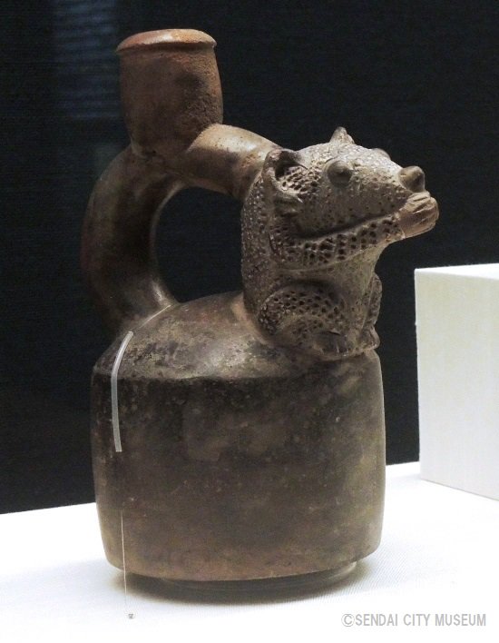 古代アンデス文明展」 資料紹介】 ネズミ型象形鐙（あぶみ）型土器
