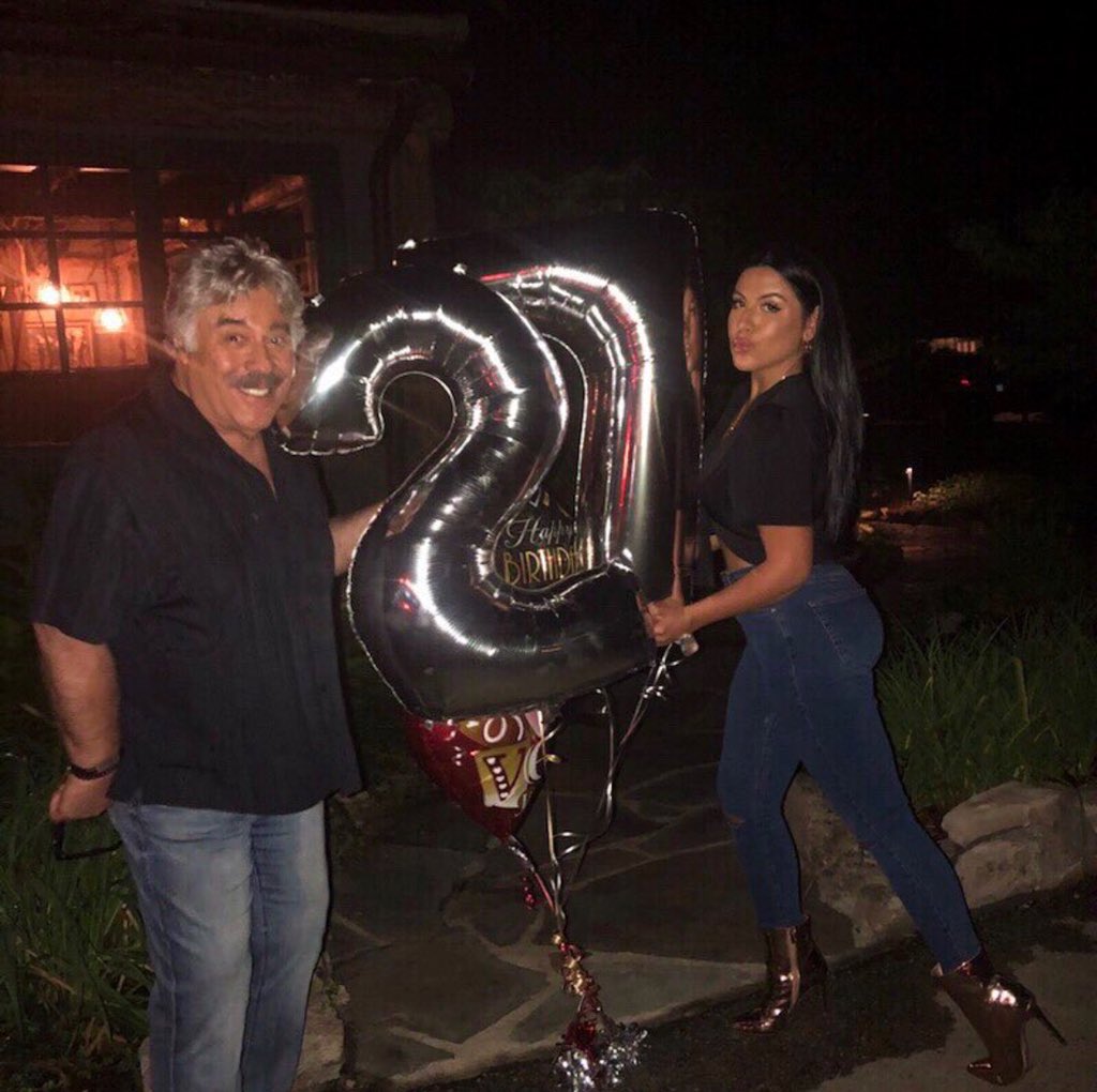 TonyOrlando's tweet photo. 27 years ago God blessed us with a beautiful baby girl! Wow! So proud of the woman she has become! I love you @jenny_orlando! HAPPY BIRTHDAY! 🎈🎂 https://t.co/DRxlrVee70