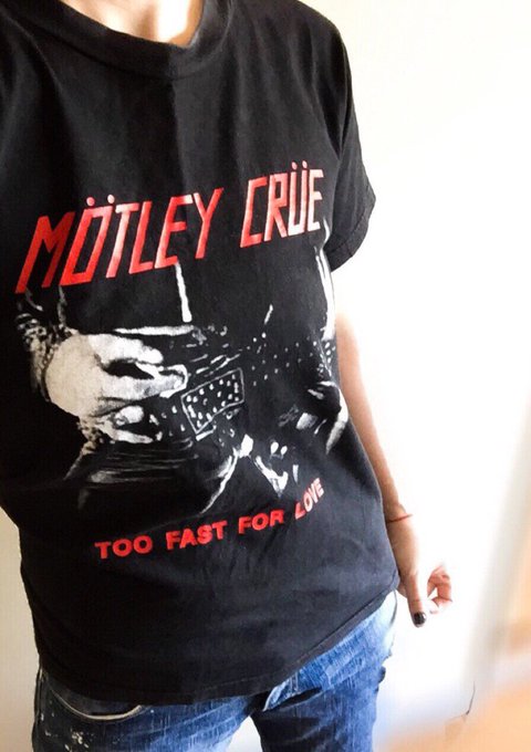 大人のロックtシャツは本当に痛いのか 大人コーデ３選 これならどう おしゃれおしゃべり