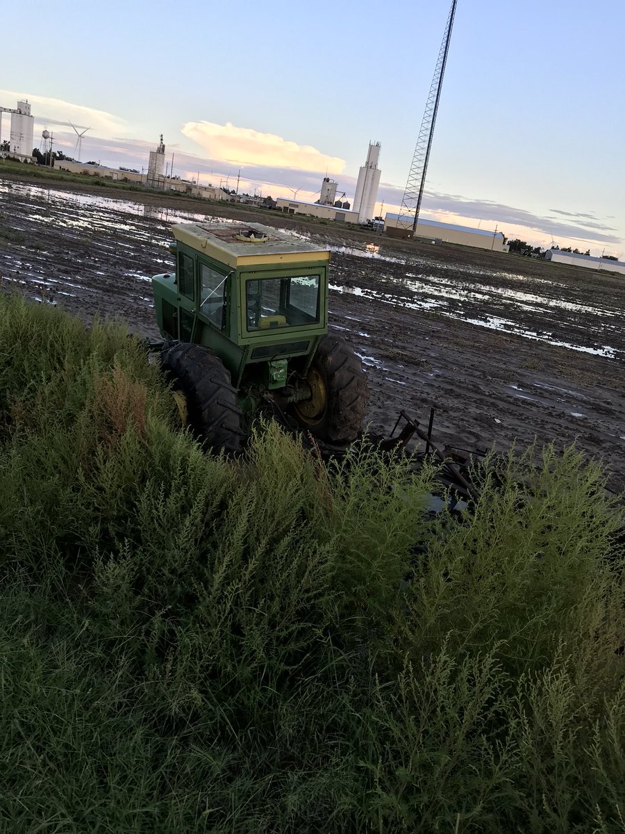 #SmartFarmingIs installing a FE weather station so you can avoid a pop up storm and not end up in this situation!! Oh I do love coming home to south west Kansas!