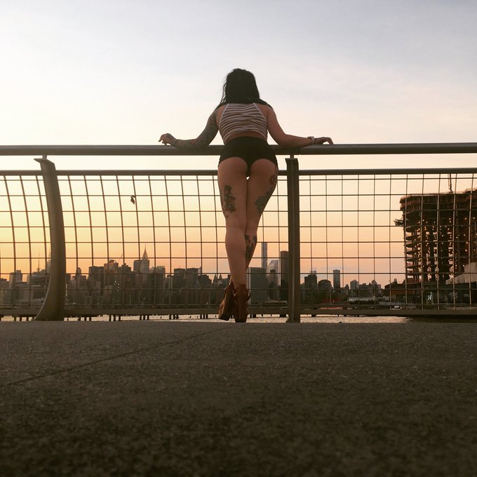 NYC people: let&rsquo;s fuck it up! I&rsquo;m in town from the 22nd to 26th to see my favorite band at House of Vans<a href="/tag/tbt"class="tags"><span>#tbt</span></a><a href="/tag/altmodel"class="tags"><span>#altmodel</span></a><a href="/tag/atx"class="tags"><span>#atx</span></a>