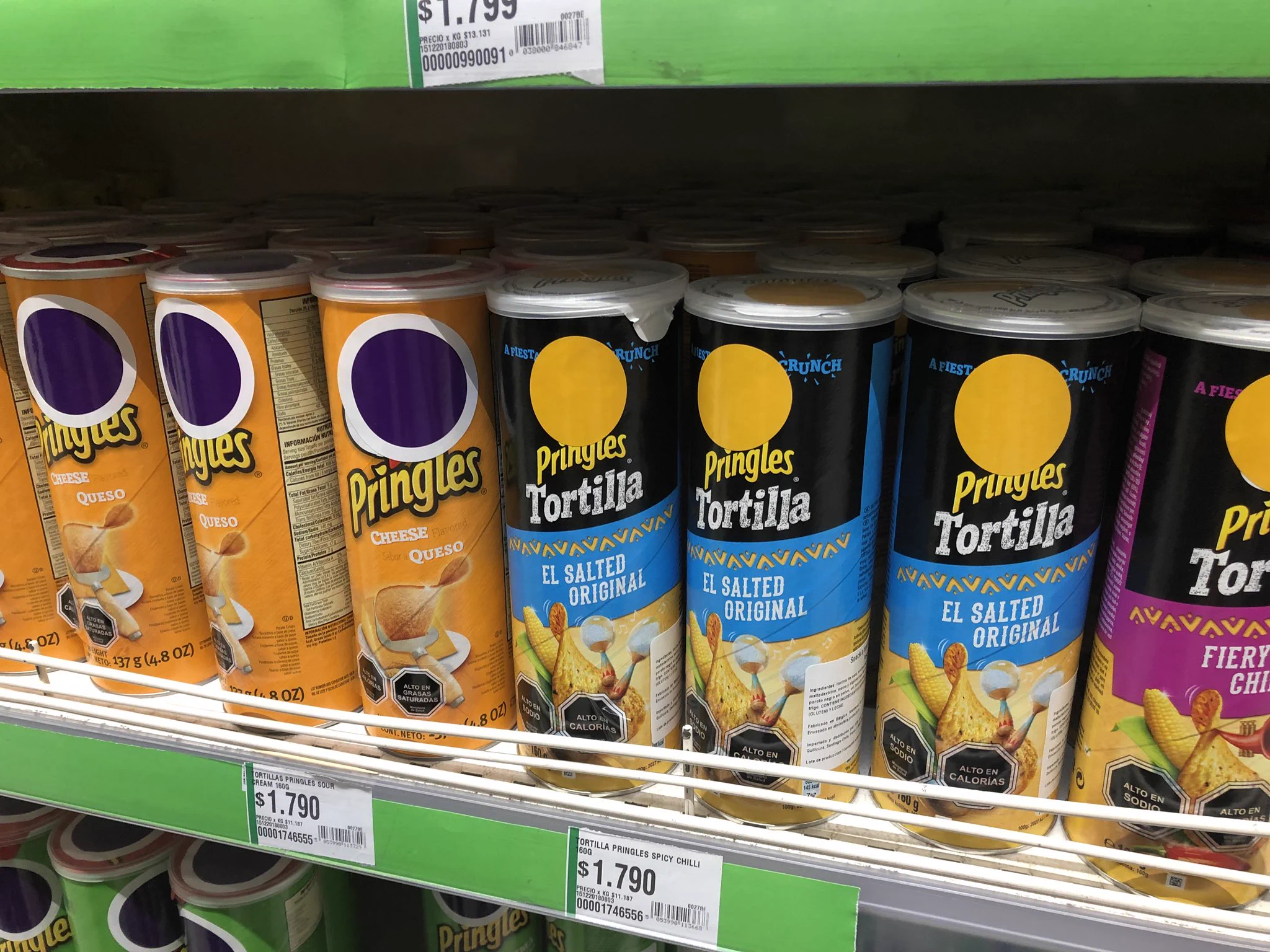 なぜこんな事に！？チリで売られているプリングルズがなんかコワいwww