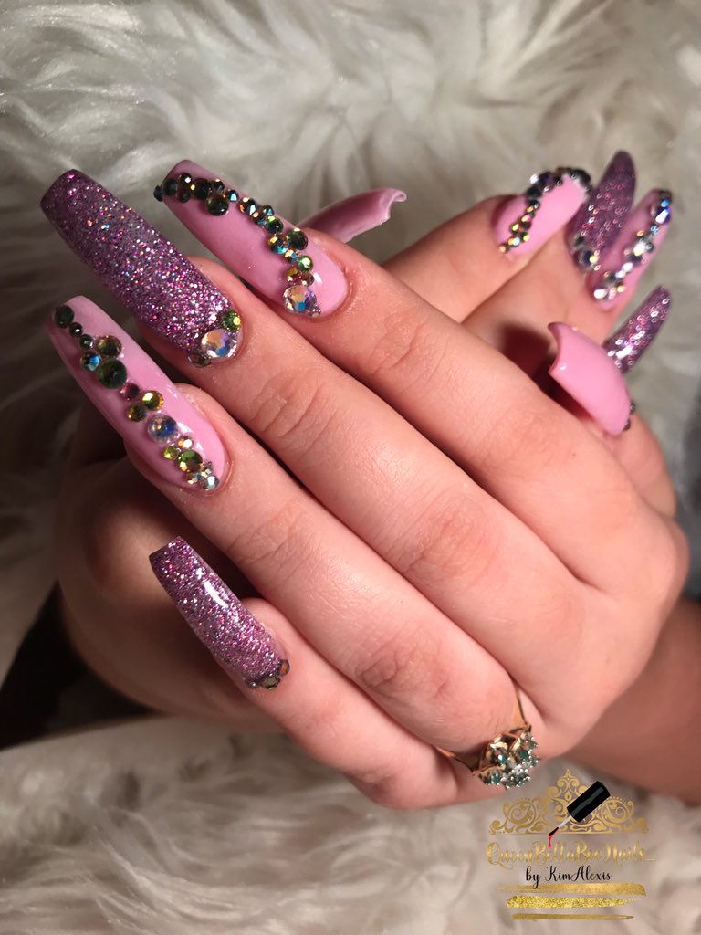 QBellaBooNails_'s tweet photo. Book with me 💅🏻
#queenbellaboonails #dallasnails #dallasnailtech  #dallasentrepreneurs #duncanvilletx #duncanvillenails #dfwnailtech #cedarhillnails #girlynails #barbienails #pinknails #rhinestonenails #longnailsdontcare #oakcliffnails #nailporn #nail #nailart #nailsonfleek https://t.co/NmIQeRzKUR