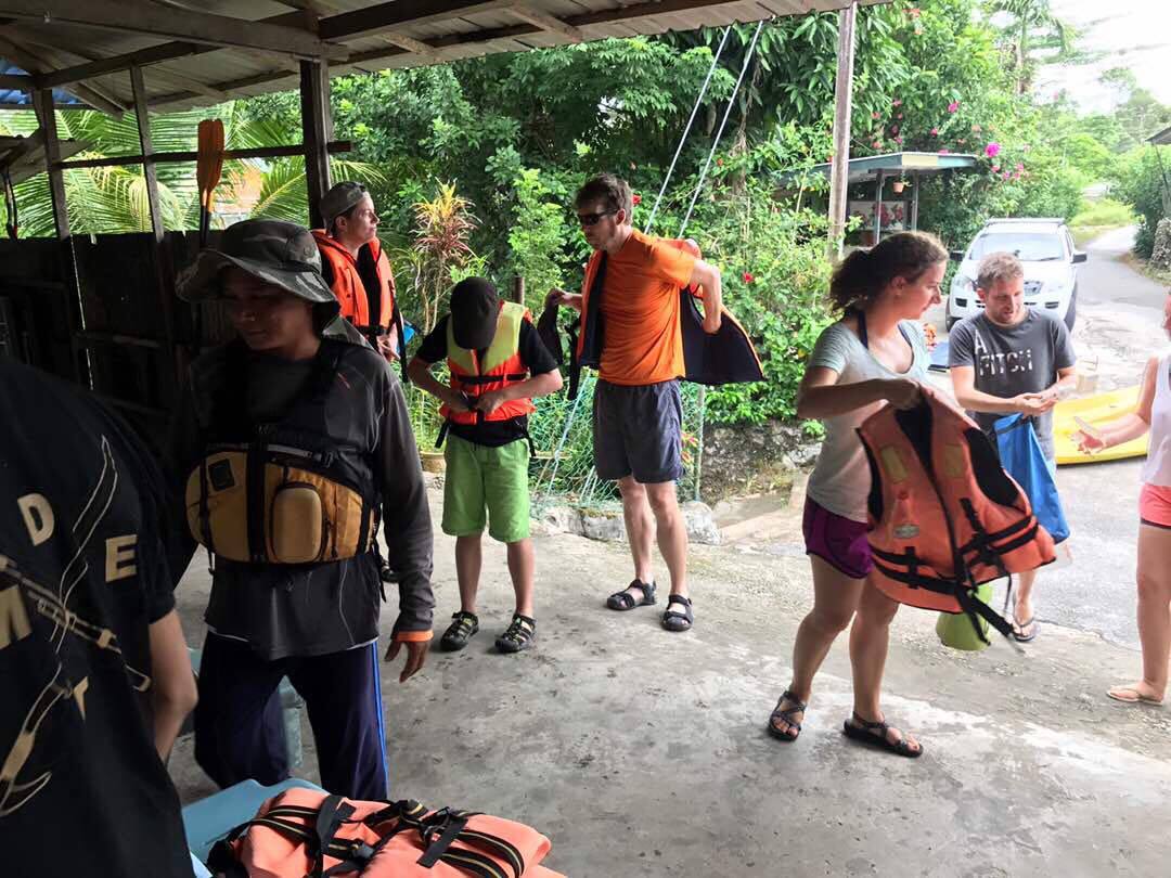 BorneoXperience's tweet photo. Good Morning From Borneo Experiences and another scorcher this morning in Kuching. Time to break out the Kyacks  https://t.co/tmFmQ1eQe9
#borneoexperiences #kuching #kyacking #jungleriveradventure #rivers #boating #greatoutdoors #singgahsanlodge #borneoexperiences https://t.co/VHhYEEuM9G
