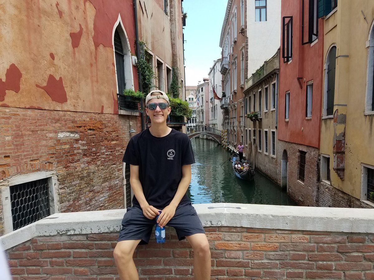 cutts_mitchell's tweet photo. summer 18' was the best time ever! https://t.co/Ohg6Cx4u1z