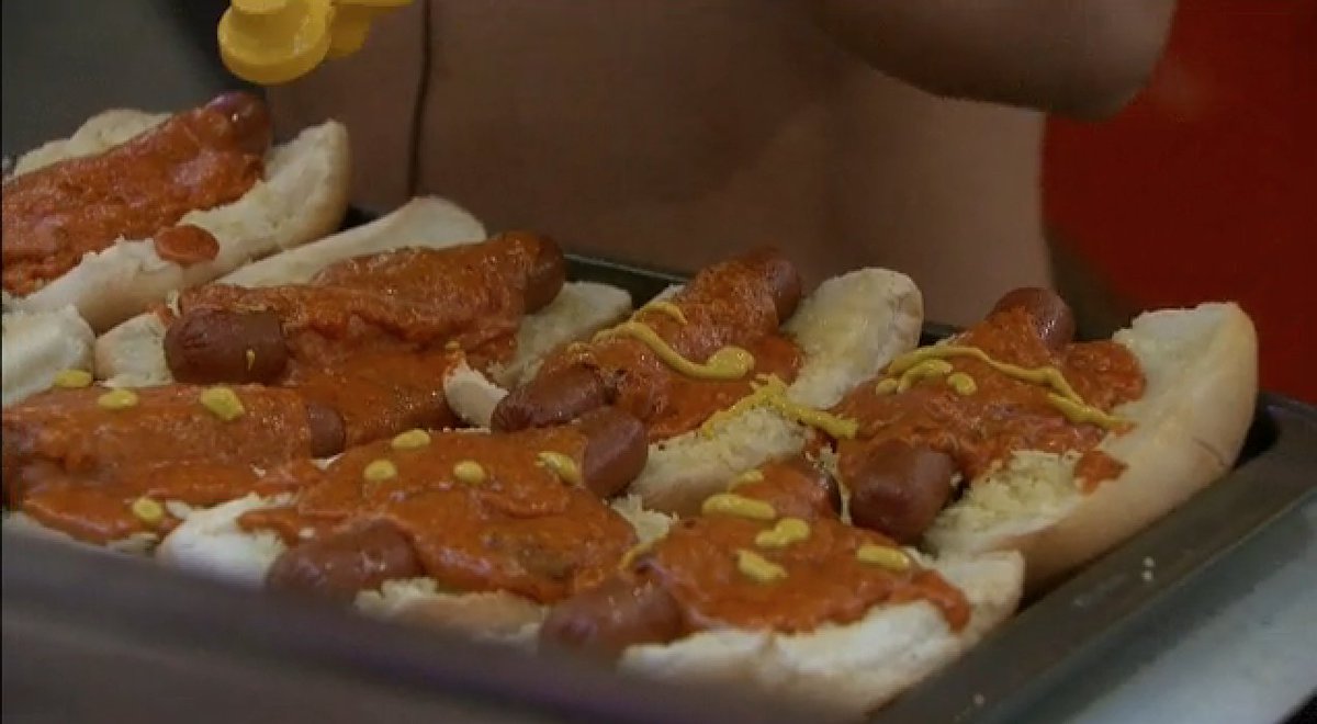 Big Brother Daily On Twitter Jc Made Hot Dogs For A Backyard