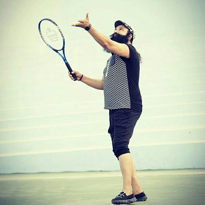 ankitrohilla816's tweet photo. @InsanNeeru2 @Rajniinsa902 @ImSuresh_insan @sudha_insan @vicky1_03 @AInsaaaaaa @ImVikram_insan @SugarHugs_18 @goruinsa3 @ManishKasaur @mohit112017 It's 51st #IncarnationDay of @Gurmeetramrahim ji but still he looking like just 23rd years old😊
Really It's wonderful...
Wish u a very very  #HappyBirthdayStMSG 
🎂🎂🎂🎂🎂🎂 #BdayWishesToStRamRahim https://t.co/OHYLxNZjG2
