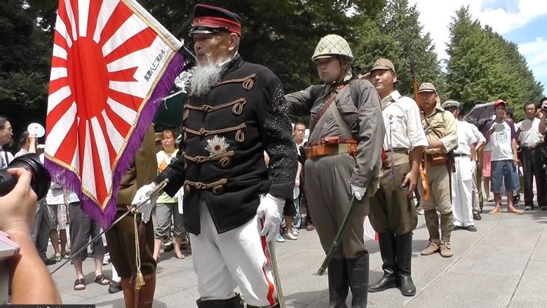 【まとめ】靖国神社、まさかのコスプレ禁止令→愛国コスプレ会場化していた過去画像にネット民阿鼻叫喚www