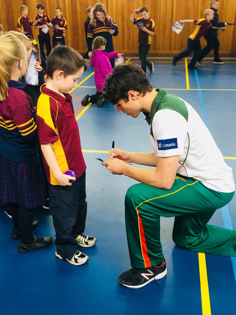 Sam13Gill's tweet photo. Great final day of phase one of the MyState Bank Community Blitz! It’s been so great travelling around Tassie with the @crickettas and @HurricanesBBL players meeting lots of children and trying to inspire them to try cricket and love sport! #TasmaniasTeams #MyStateBlitz https://t.co/fKv5v86A0I