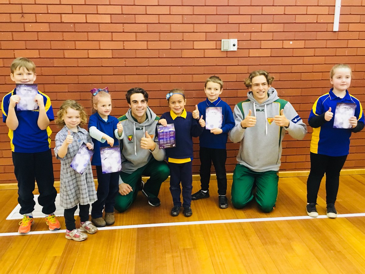 Sam13Gill's tweet photo. Great final day of phase one of the MyState Bank Community Blitz! It’s been so great travelling around Tassie with the @crickettas and @HurricanesBBL players meeting lots of children and trying to inspire them to try cricket and love sport! #TasmaniasTeams #MyStateBlitz https://t.co/fKv5v86A0I