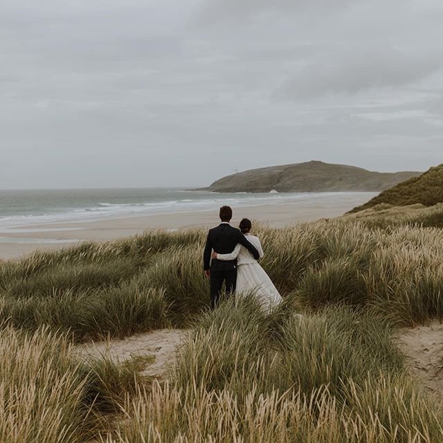 TWedCollective's tweet photo. You know what @caroweissphoto loves? THE LOVE. And she'll go miiiiiiiiiles in the wild to catch it with you
.
.
.
#wearetheweddingcollective #modernwedding #makemagic #creativewedding #weddinginspo #coolcouple #visualfolk #couplestory #ukwedding #anotherwildstory #loveislove https://t.co/JrYDwjOxC1