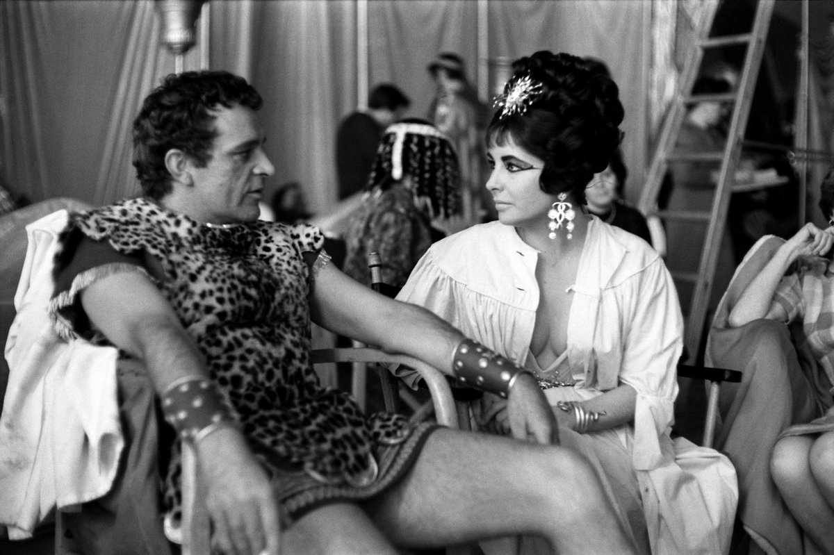 Colorizedv's tweet photo. Elizabeth Taylor and Richard Burton in Rome on the set of "Cleopatra", 1962. Stunning film! #elizabethtaylor #richardburton #colorized https://t.co/QPZsA35vmZ