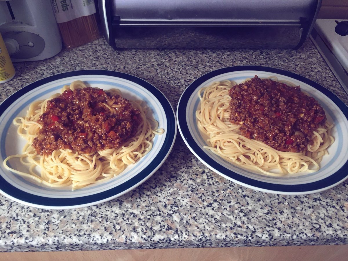 sthelenscouncil's tweet photo. #PauseStHelens takes things 1 step at a time. One of our women's goals is to be healthier, so we're helping her cook cost-effective, healthy meals! Spaghetti Bolognese is just the start! We couldn't be more proud! #doingthingsdifferently with @PauseOrg https://t.co/enCi1Kg2KR https://t.co/QwZqxw61Fm