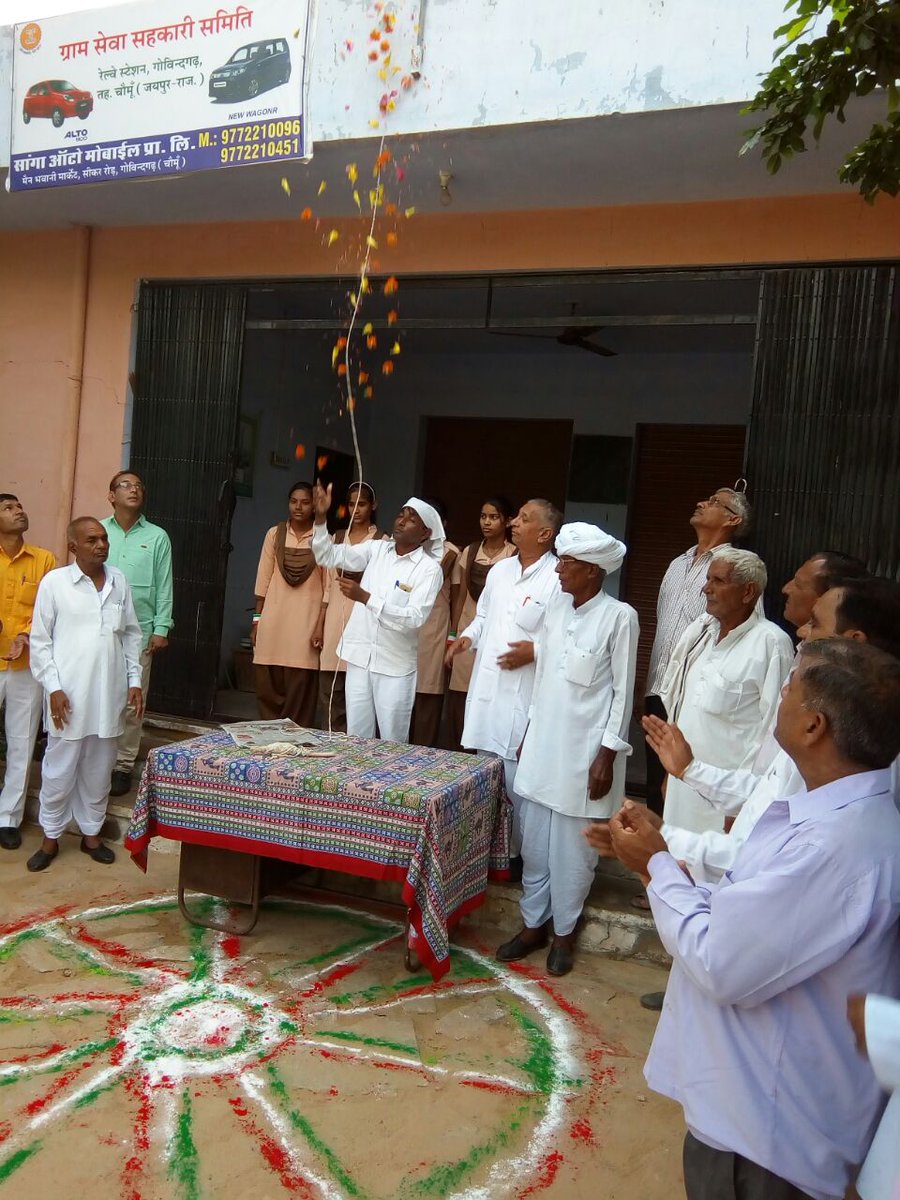 yashogram's tweet photo. Independence Day Celebration and Swachhata Rally in #Gopalgarh #Chomu #Jaipur #Sarpanch #IndependenceDayIndia #SwachhBharatMission @ramjiofficial @RajCMO @PMOIndia #71yearsOfIndependence #PunchFromGroundZero #YashoGram https://t.co/kLRPoUyyI5