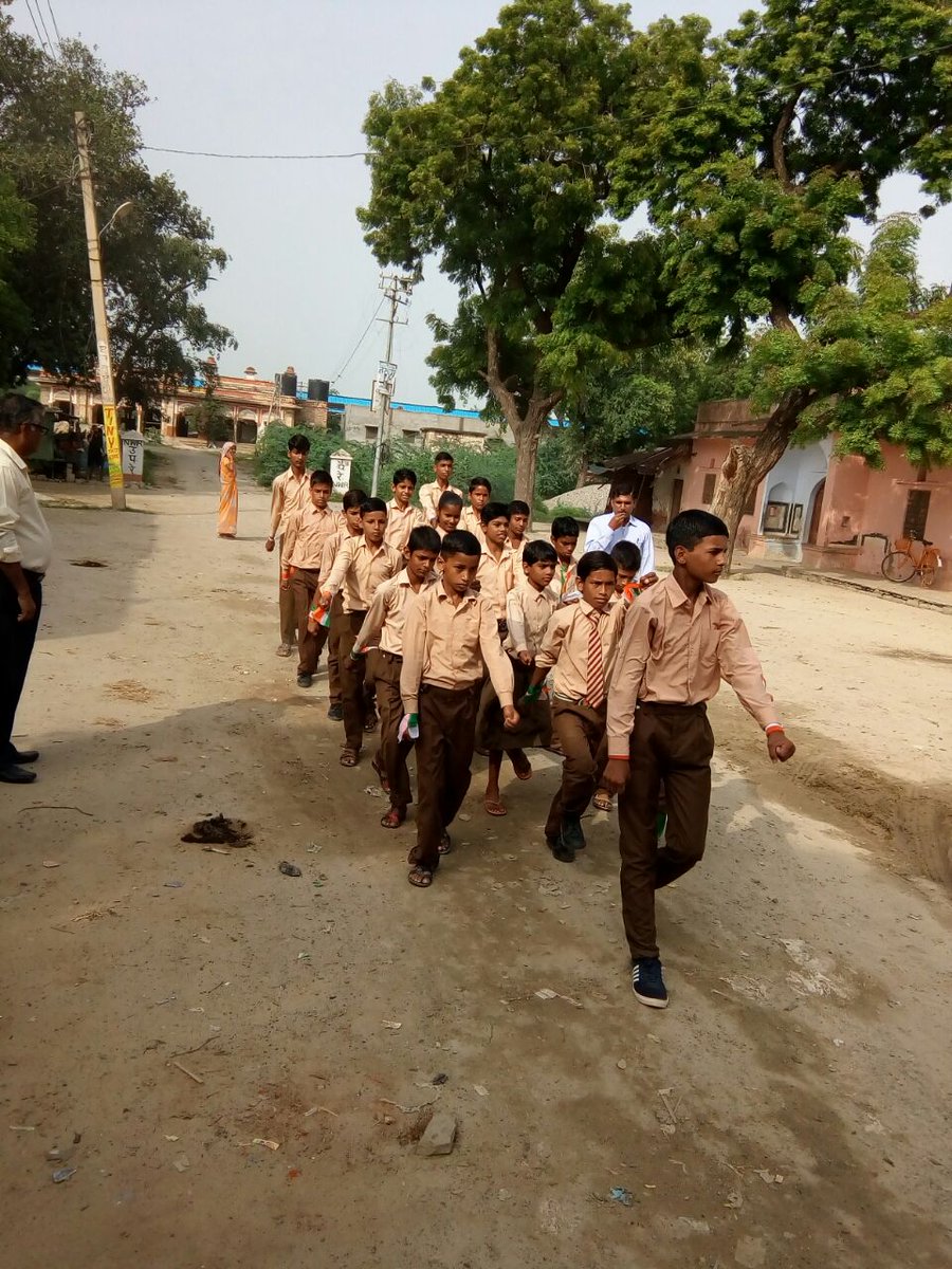 yashogram's tweet photo. Independence Day Celebration and Swachhata Rally in #Gopalgarh #Chomu #Jaipur #Sarpanch #IndependenceDayIndia #SwachhBharatMission @ramjiofficial @RajCMO @PMOIndia #71yearsOfIndependence #PunchFromGroundZero #YashoGram https://t.co/kLRPoUyyI5