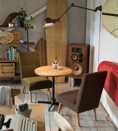 Flymee على تويتر 小さめのカフェテーブルなら ワンルームのお部屋でもダイニングテーブル代わりにレイアウト出来ます T Co Nfsxvj7low カフェテーブル 一人暮らしインテリア 模様替え