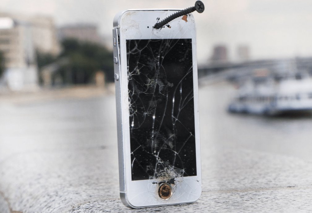 разбитый смартфон