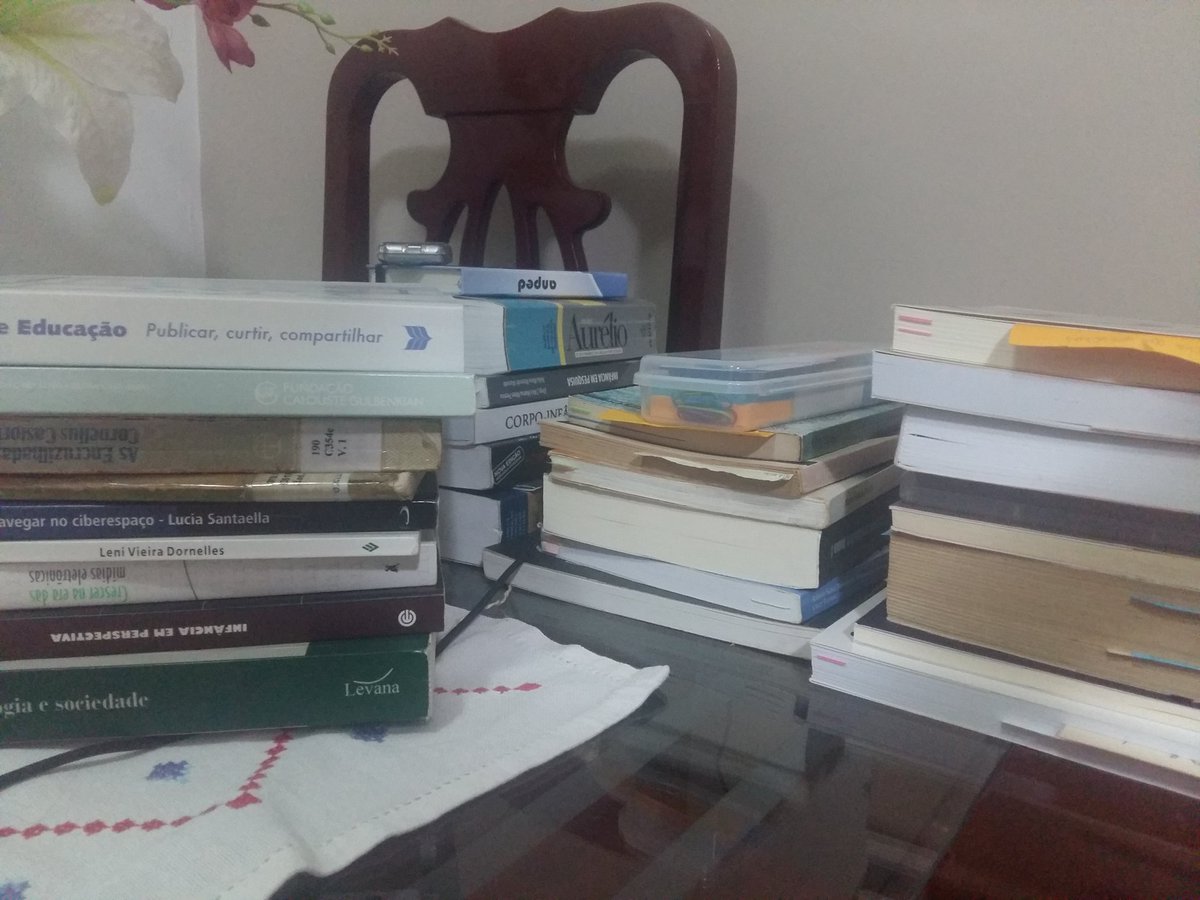 sulesp's tweet photo. Dedico essa imagem aos dirigentes da @Fapesb, por considerarem que os bolsistas de mestrado e doutorado podem ter o luxo de adiar o recebimento do pagamento da bolsa do 5° dia útil para o 11° dia útil. #doutorado #estaacabando #focoeforca https://t.co/LQBJ8no7ja