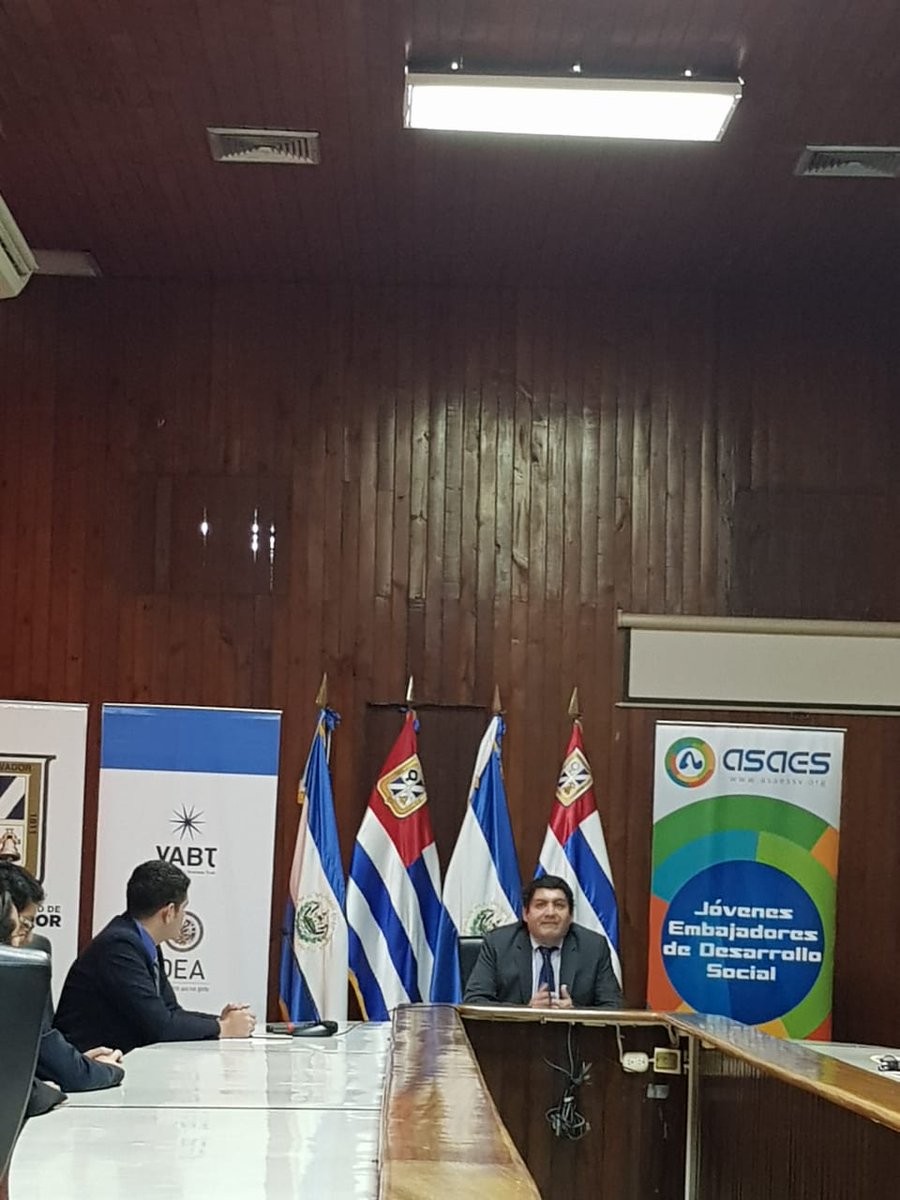 YABTs's tweet photo. En ceremonia, Jóvenes de #ElSalvador hacen entrega del Plan de Acción de #JovenesEnLaCumbre al alcalde de #SanSalvador @alcaldia_ss, @NestorMendezOAS de @OEA_oficial y @LViguria de @YABTs. Gracias @asaessv por el apoyo #YouthDay @CumbreAmericas https://t.co/PrsFenG4pm