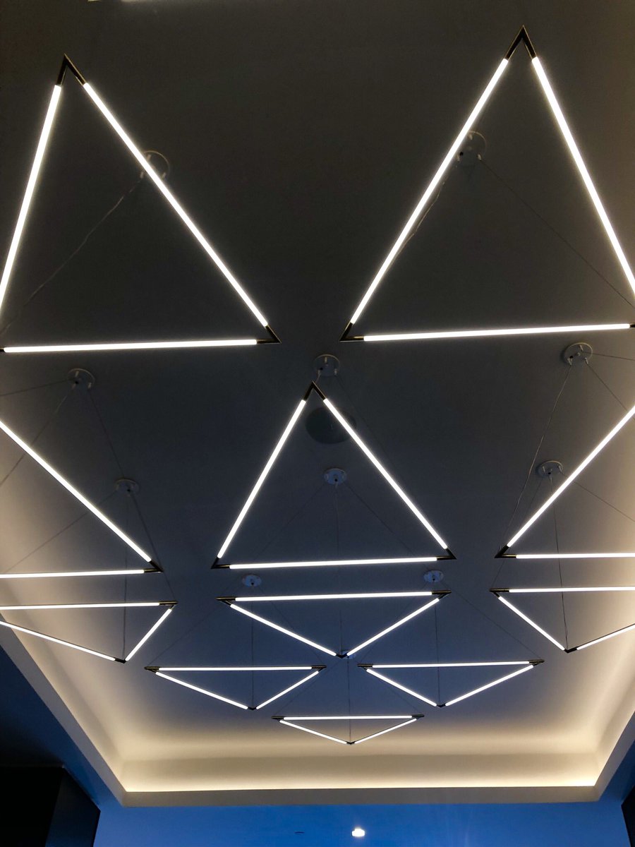 TwinPeaksRevolu's tweet photo. Every time I see these lights in the lobby of our apartment I think of @mfrost11 book #TheFinalDossier #SeeingTwinPeaksInEveryDayLife #TwinPeaks https://t.co/li5ctr6Kpr