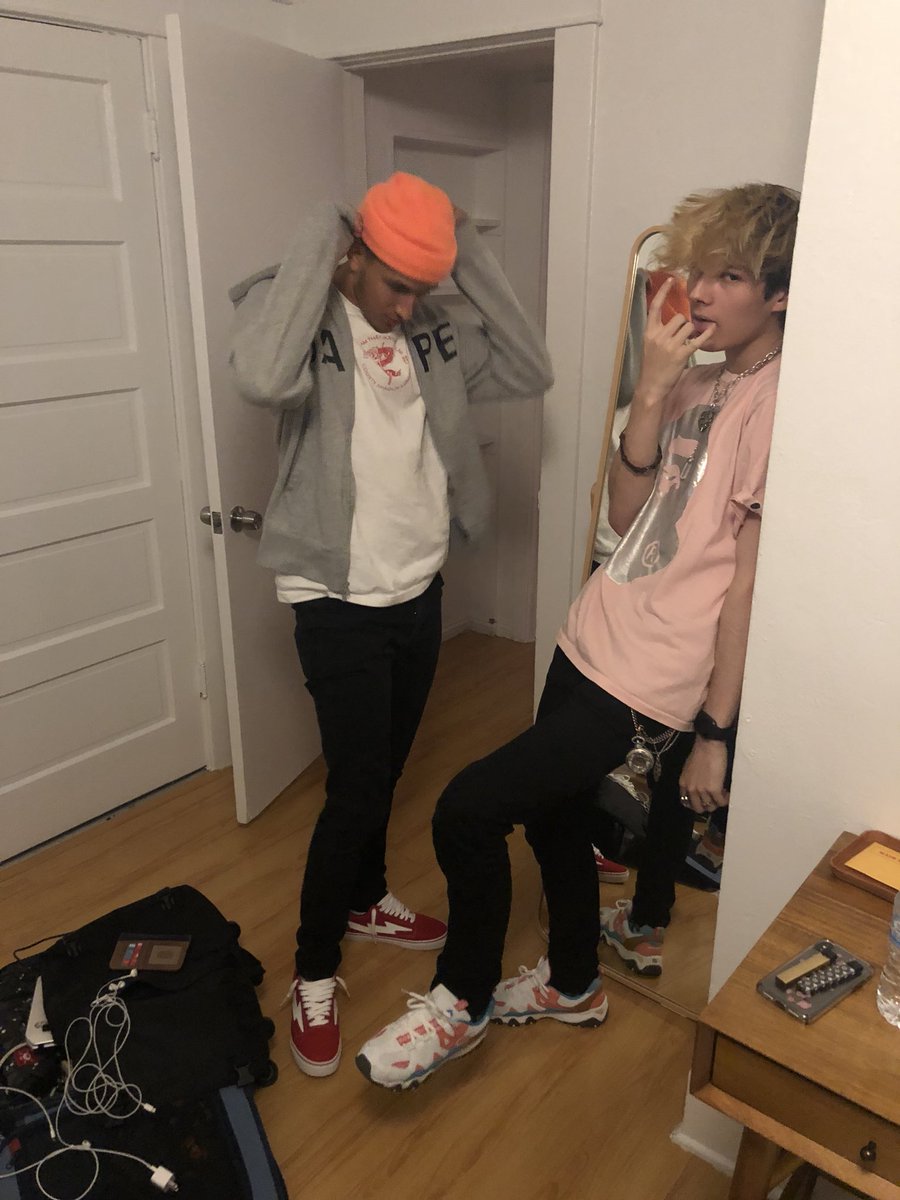 never forget tweet media