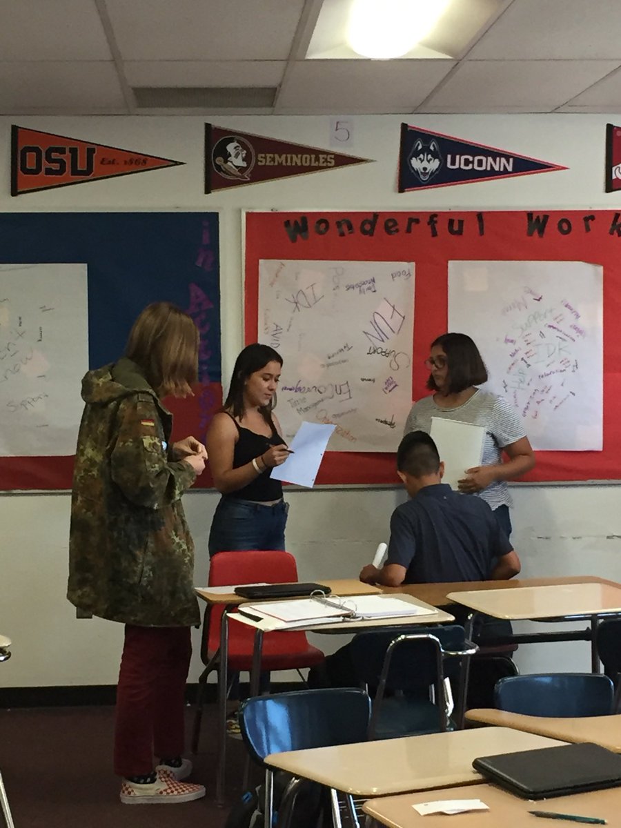 TeacherSCharles's tweet photo. My awesome @FHSWarriors thoughtfully process positive/challenging statements to gain trust and understanding of their peers on Day 2! #Write2Learn https://t.co/4IkJTs0jCg