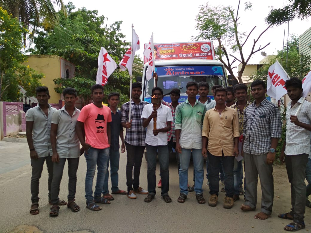 sureshsfi2's tweet photo. காவல் துறையின் அனுமதி மறுப்புக்கு இடையிலும் ஸ்டெர்லைட் மாணவ தியாகி ஸ்னோலின் ஜோதி தூத்துக்குடியில் இருந்துகோவை நோக்கி புறப்பட்டது.
இன்குலாப் ஜிந்தாபாத்
#SFI_Zindabath
#Sterlite_Protest
#Snowlin
#Students_Matyre
#Ban_Sterlite
#SFI
#Thoothukudi_SFI https://t.co/MRUFueJviI