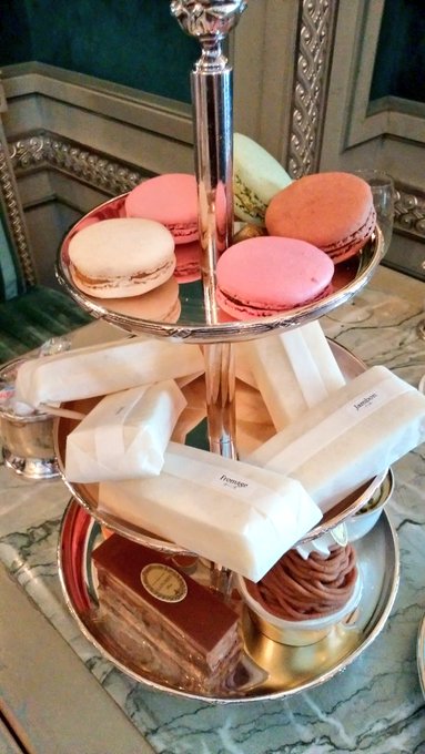 ザギンで分不相応な
アフタヌーンティー
おいしくて、甘かったです。 