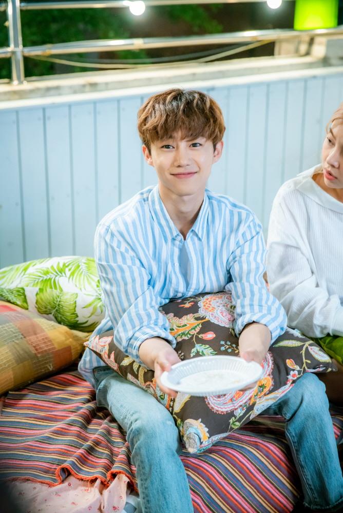 FL0WERCAFE's tweet photo. His face kinda remind me of PSJ &amp; Jun Ukiss #ParkJibin https://t.co/4D1cICGB8h