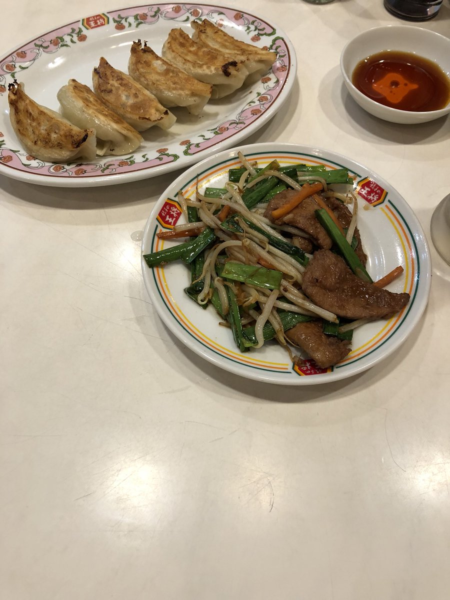 metoo0064's tweet photo. #餃子の王将
#日本のおじさん
#昼から
#ルービー
#巨うま https://t.co/Y9CZL5kGNl