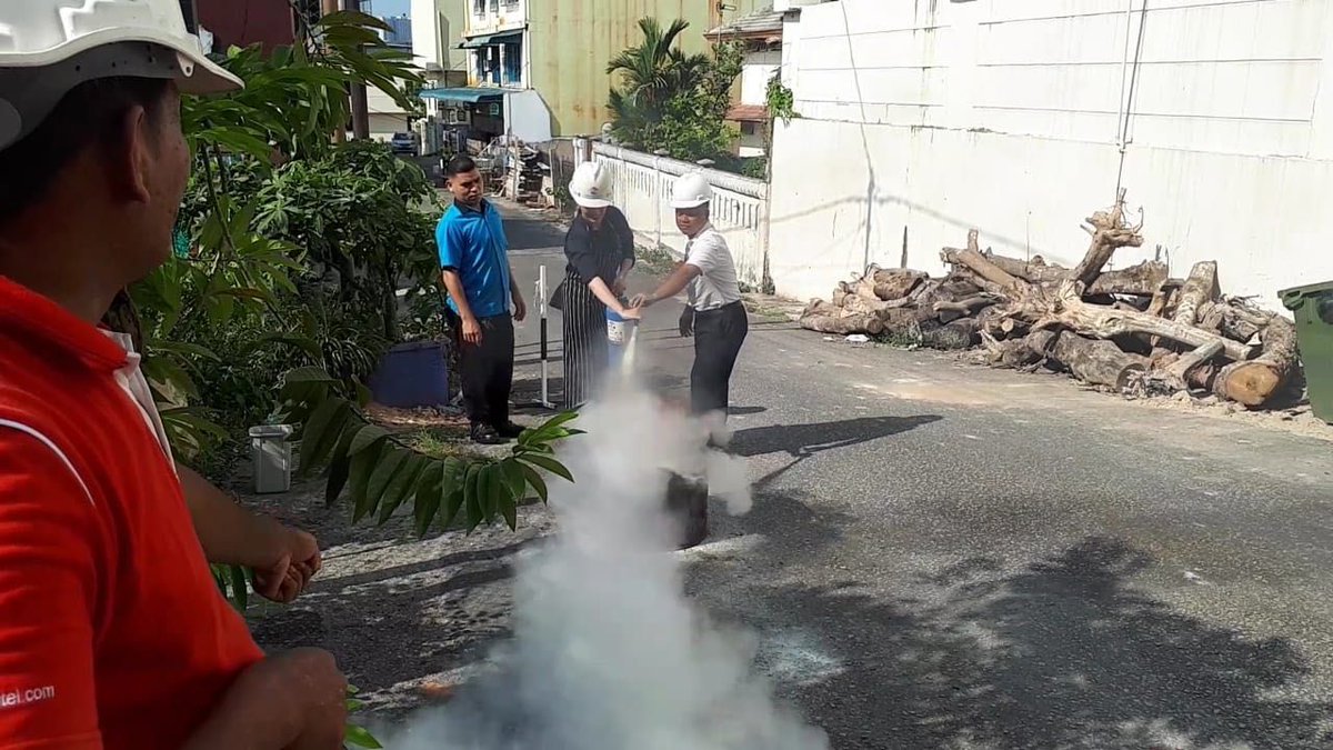Fire Drill Training
"We care for your safety"

Our team aware that the hazards in the workplace can be reduced if we know the action to take when there is a fire.

#firedrilltraining #swissinnbatam #wecareforyoursafety #swissbelhotel