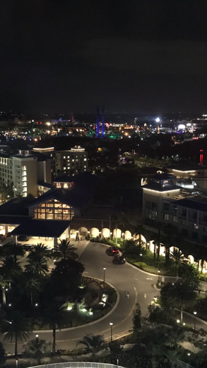 traveljenn's tweet image. Go 17 floors up @UniversalORL #AventuraHotel and get views unlike any other! Full 360 around property. #uorblogsquad