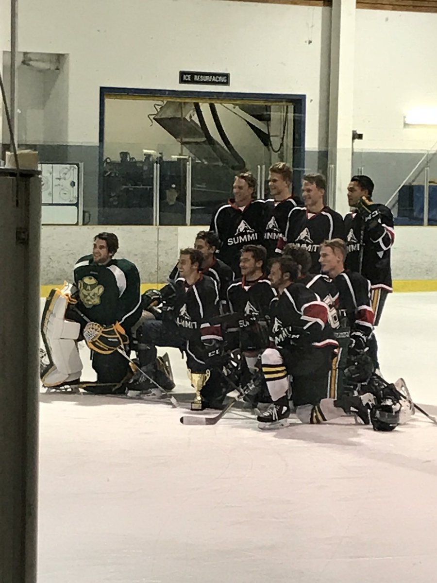 C_McKenzie19's tweet photo. SUMMIT wins the division 1 title! 👏 #champion #Congratulationsguys https://t.co/Ak4h0x3MCv