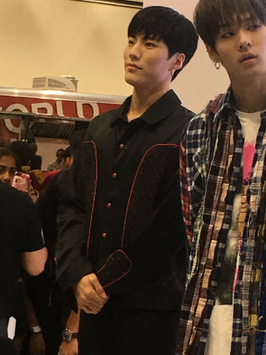 moshihosh's tweet photo. Imfact Jeup!! He is such a pretty man

#imfact #jeup https://t.co/uUO5knPc94
