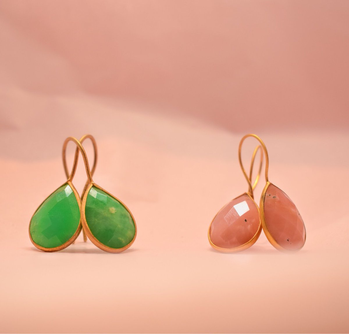 willowandclo's tweet photo. These guys are 30% OFF✨ shop our sale collections through link in bio! #earrings #gold #chrysoprase #pinkopal #goldearrings #lovedublin #fashion #fashionjewellry #lovedublin #sale #powerscourt #dublin #dublindesign https://t.co/lokxjT3j0N