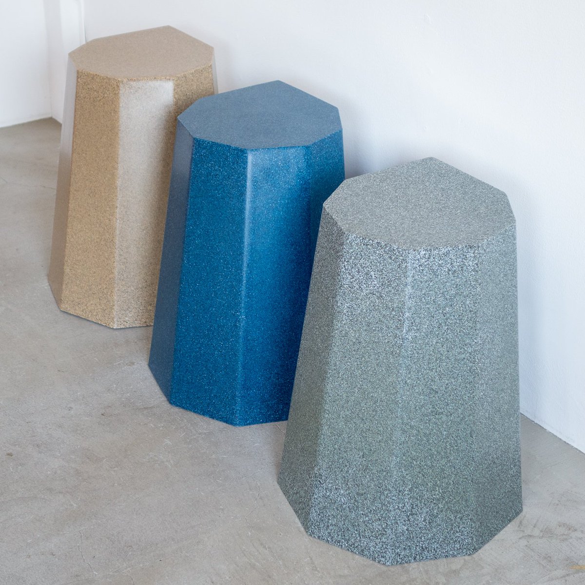 Utrecht Now Idea Di Twitter ユトレヒト店頭でも使用しているマティーノ ガンパー Arnold Circus Stool プラスチック製ながら石材のような色合いが目をひく三色が再入荷しました スツールとしてはもちろん ひっくり返して物入れにしたりなど 使い方は様々です