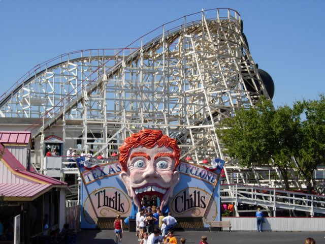 AlexaEm416's tweet image. @trvisXX Do it for the real ones who grew up waiting in this mf line just to cop a ride on the Texas cyclone 🎢🤘🏻 $AlexaLubel #houstonian #610loop #ASTROWORLD