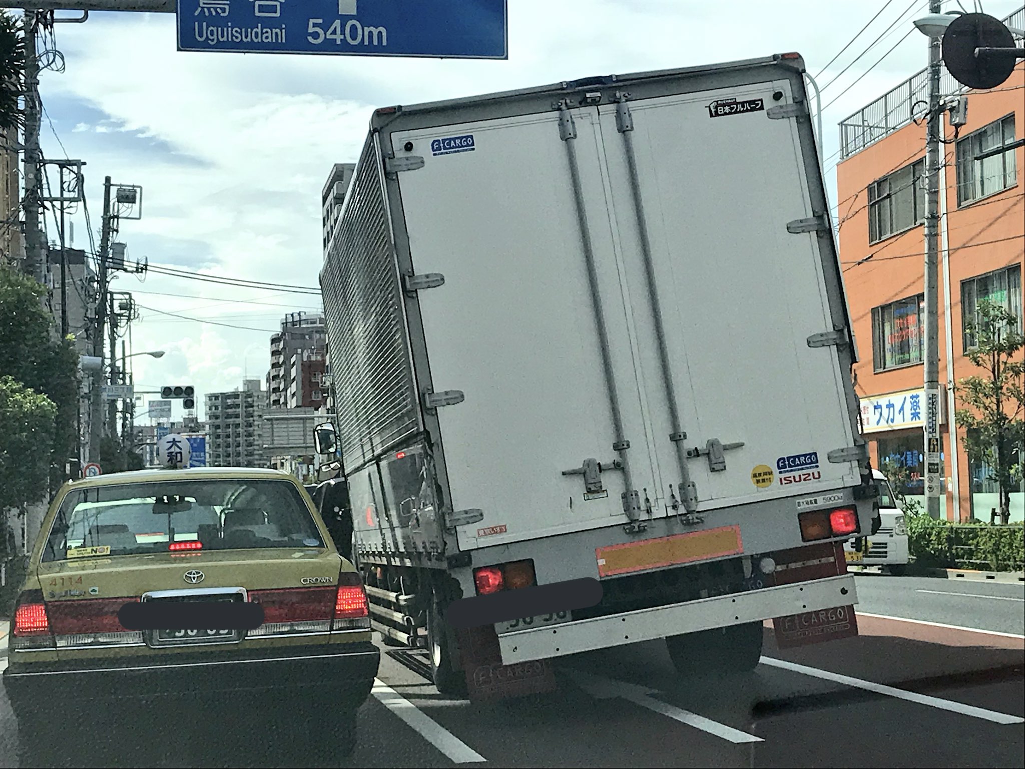 中村尚史 Pa Twitter 埼玉方面に北上中 なにやら傾いてるトラックに遭遇 左右でタイヤの大きさが違うような 倒れてきそうで怖い T Co Dnavpjujoc Twitter