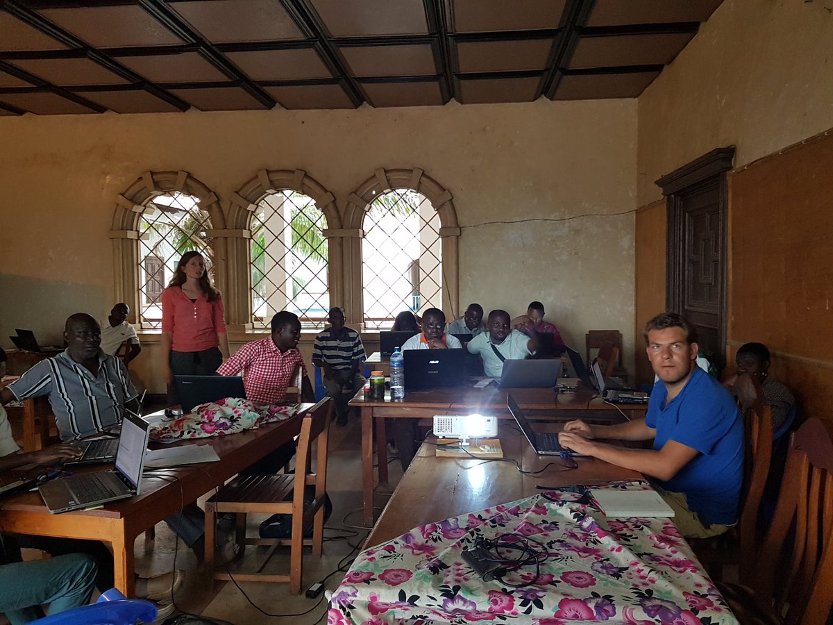 JoostRaeymkrs's tweet photo. Day 8 - Our participating scientists have been very enthusiastic about courses in morphometrics, statistics, genetics, litterature search, and interview techniques. Today: more data analysis and scientific writing! @VLIRUOS @RBINSmuseum @CMK_Uhasselt #CRHuvira2018 #CEBios https://t.co/zkeSqpPsWh