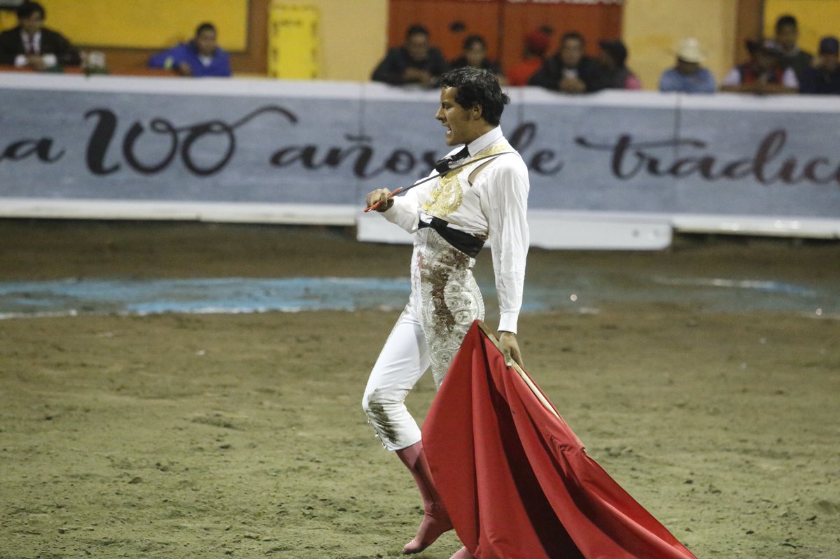 RepublicaToro (@republicatoro) on Twitter photo Momentos del matador Angelino de Arriaga con el segundo de su lote “VivaLaTauroMaquia” de <a href="/GanaderiaXajay/">Ganadería Xajay</a> hoy en “La Taurina”
#Huamantla2018
Palmas. Momentos del matador Angelino de Arriaga con el segundo de su lote “VivaLaTauroMaquia” de <a href="/GanaderiaXajay/">Ganadería Xajay</a> hoy en “La Taurina”
#Huamantla2018
Palmas.