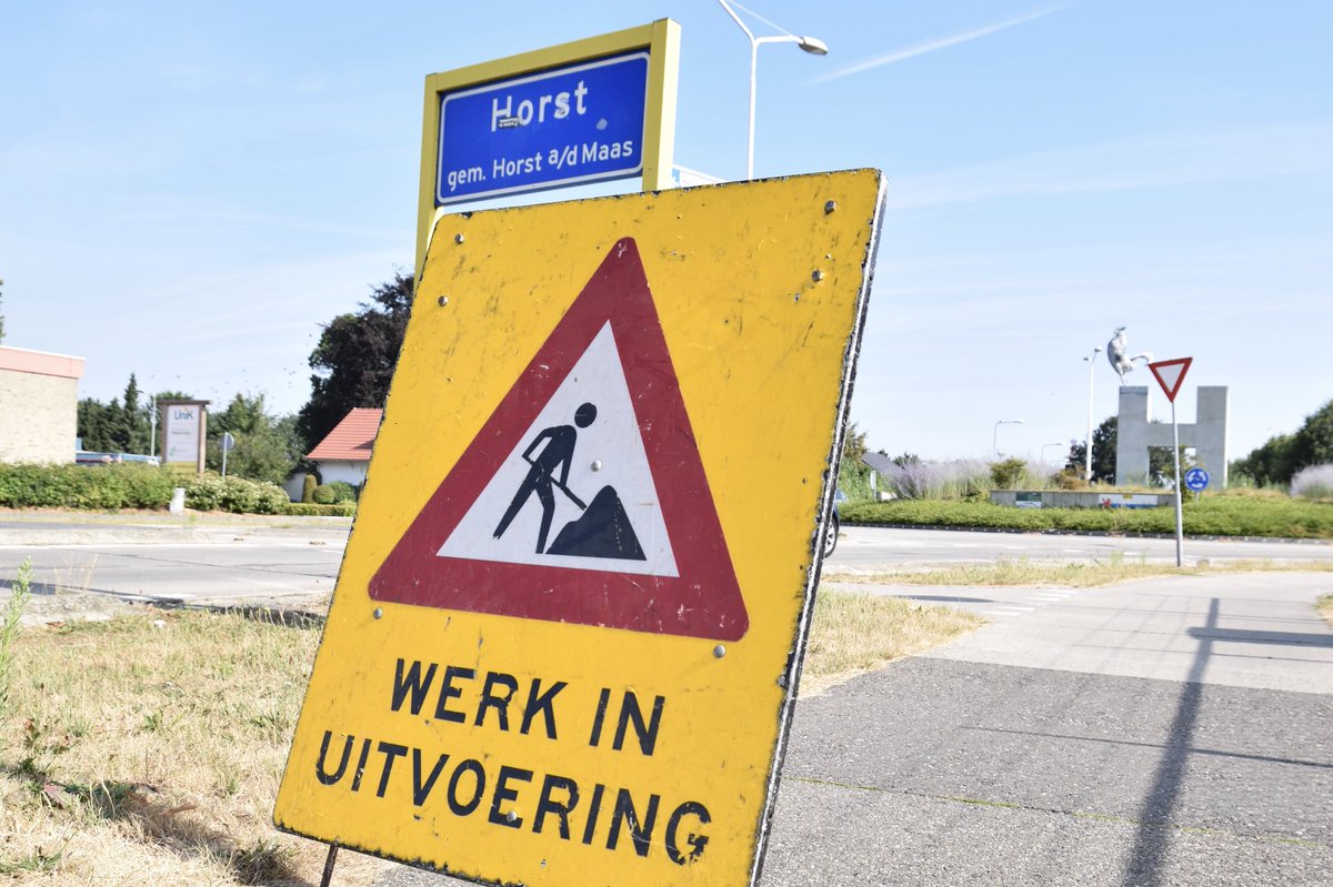 De komende tijd wordt er op diverse plaatsen hard aan de weg gewerkt. #Horst #Meterik #Melderslo #Sevenum #Kronenberg #Hegelsom #Swolgen ⚠️

Meer weten over deze werkzaamheden of benieuwd naar de werkzaamheden de komende tijd? Bekijk dan onze website: 
horstaandemaas.nl/Inwoners/Verke…