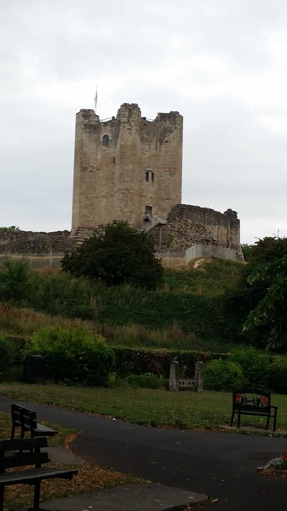 #Conisbroughcastle #cycletowork