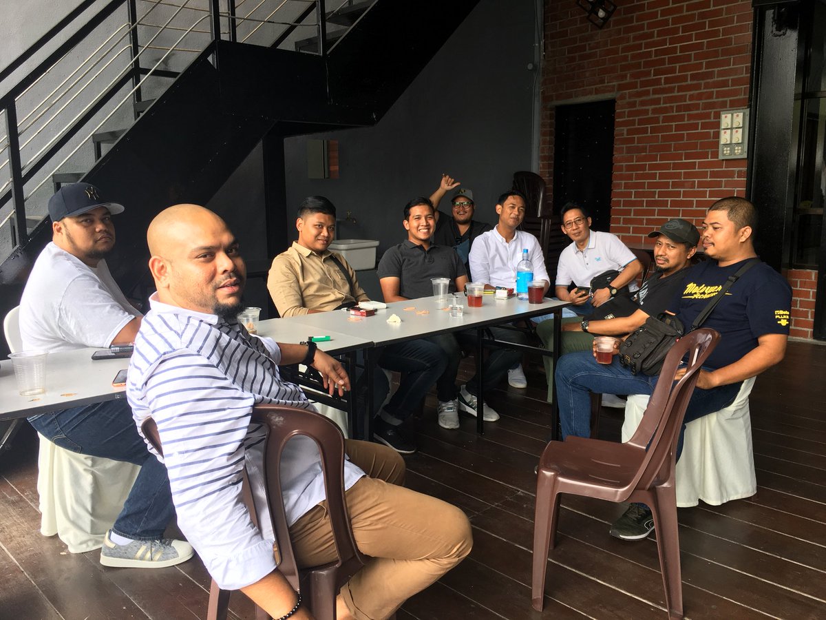 Most of these guys are still single and available ☺️ RUANG MAKAN team!