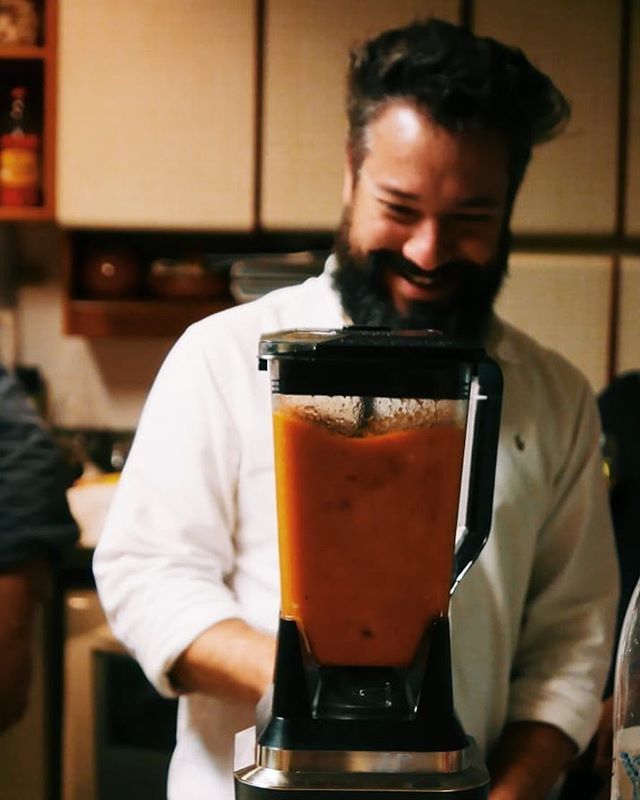 rasampaio's tweet photo. Paixão por cozinhar em casa com os amigos! #svbr #gazpacho #tastemakers #slowfood #ninjablender #sousvide #tempero #seasoning #jogodepanelas https://t.co/yM88JbaSOS https://t.co/A1PDCxi5Uh