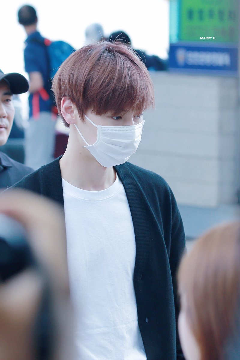 MARRY_YOU0809's tweet photo. HQ프리뷰 
180815 ✈️

#황민현 #워너원 https://t.co/BlCwEBB4L7
