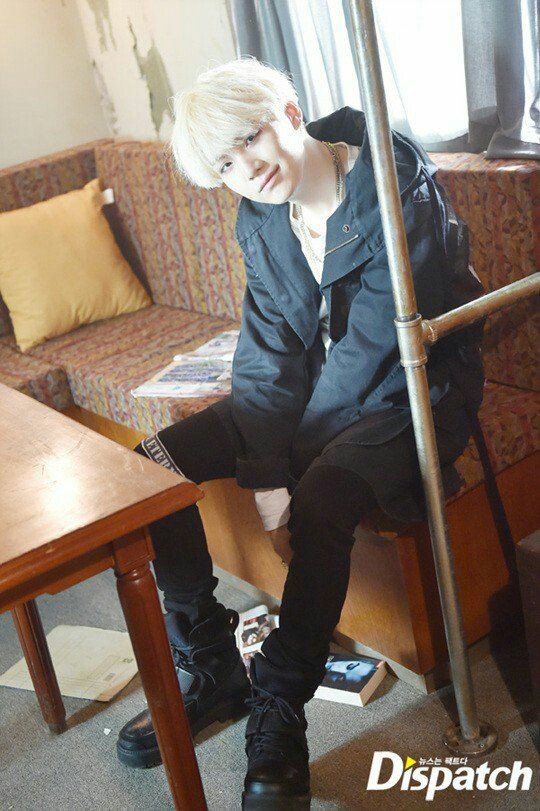 vxjkcuteworld's tweet photo. FELICIDADES A MIN YOONGI! hoy se cumplen dos años desde que ha salido su mixtape ♥ estoy feliz y orgullosa de él y de lo GRANDIOSO que sigue siendo. Tan talentoso y precioso que es este hombre! #sugamixtape #MINYOONGI #SUGA #CONGRATULATIONS #ArmyxSuga #weloveminyoongi♥ @BTS_twt https://t.co/Dj8DnV2dQb